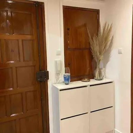 An Elegant & Cozy Lejlighed *