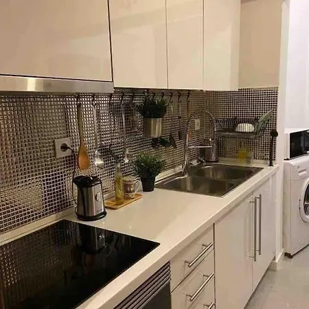 An Elegant & Cozy Apartment Amadora