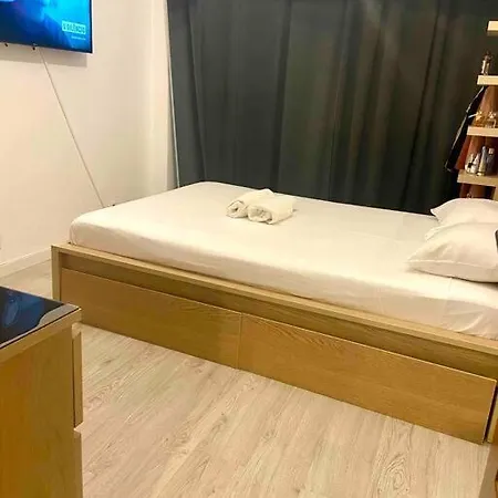 아파트 An Elegant & Cozy