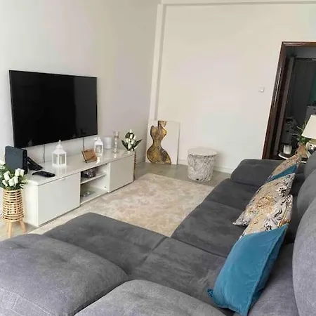 An Elegant & Cozy 아파트