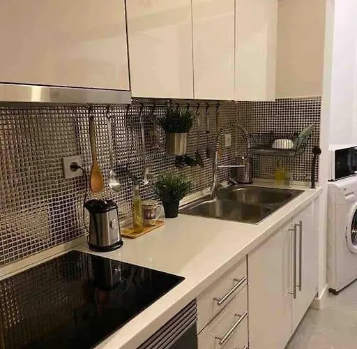 An Elegant & Cozy Apartment Amadora